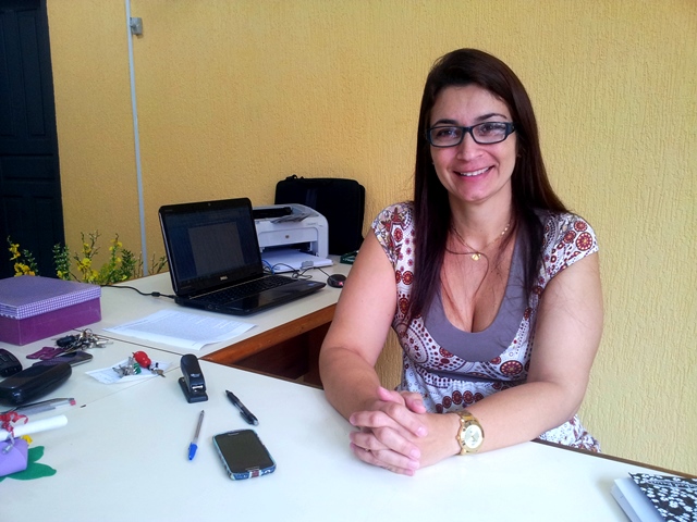 Trabalhar na educação é gratificante, diz diretora Hindira